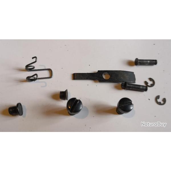LOT DE RESSORTS ET PI�CES MOSSBERG 453T