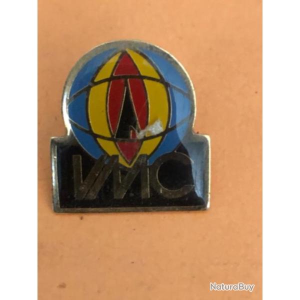 1 pin's Vmc bleu noir P�che collection