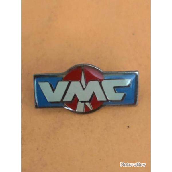 1 pin's Vmc bleu rouge  P�che collection