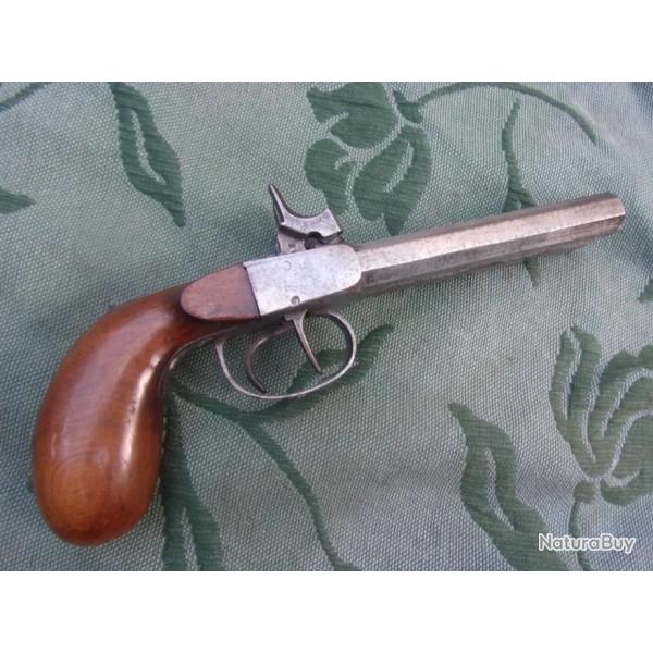 pistolet de tir � percussion � coffre et deux canons en table