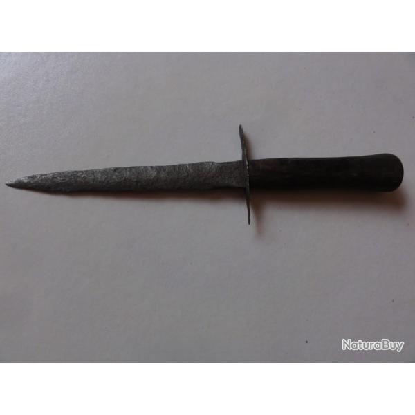 couteau de tranch�e guerre 14/18  le vengeur