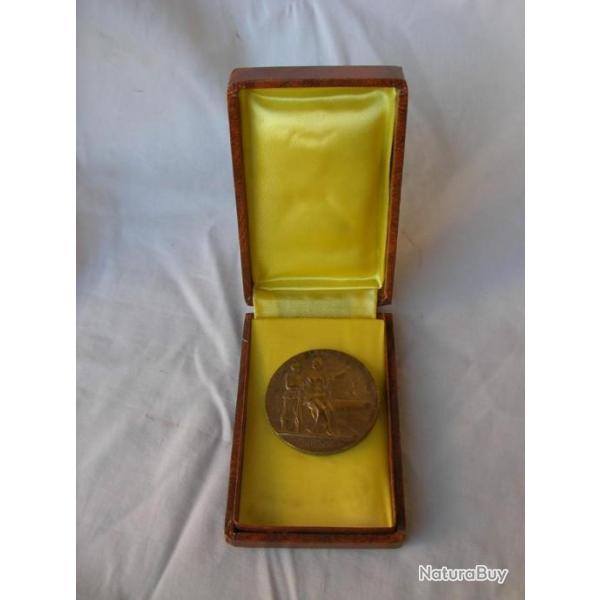 WW1/PREWAR FRANCE M�DAILLE DE TABLE FRANCAISE " PRIX DU MINISTRE DE LA GUERRE " EN BRONZE ET BO�TE