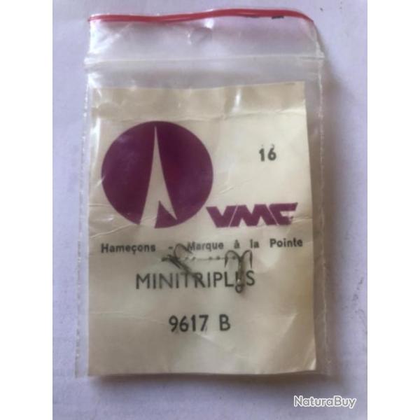 Pochette avec 2 hame�on triple n 16 ref 9617 B . p�che carnassier collection