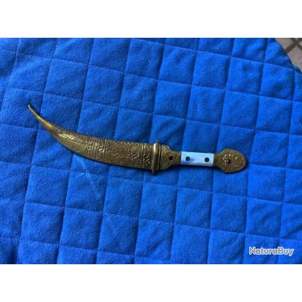 Petit poignard ou ouvre enveloppe, pas de prix de r�serve