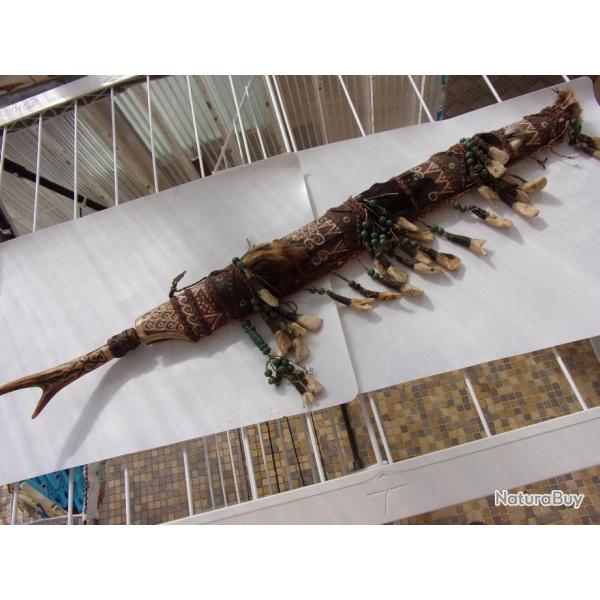 Rare grande dague de parade MANDAU de La tribue DAYAK, MALAISIE ( BORNEO).