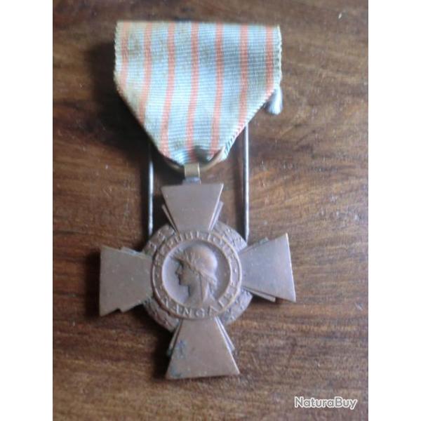 CINQUI�ME R�PUBLIQUE Croix du combattant