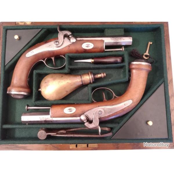 Paire de Pistolets  Percussion de Voyage Franais 1850 en tui.