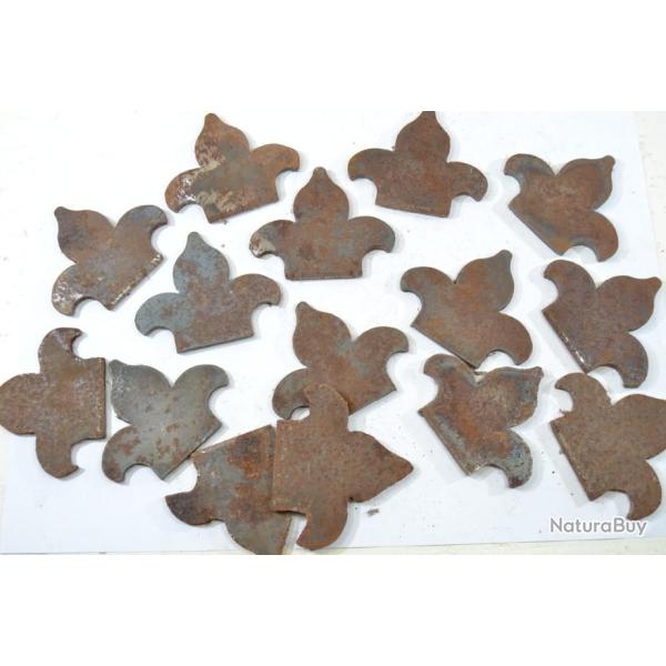 Fleur de lys d�coup�e sur de la t�le 8cm x 10cm. D�coration Royale bricolage coffre fusil ou autre