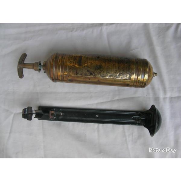 WW2/PREWAR ANGLETERRE EXCTINCTEUR PYRENE MADE IN ENGLAND AVEC SUPPORT