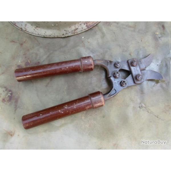 pince coupe barbel�e corps francs Fran�ais gros isolant �l�ctri Peugeot ww2 Fran�aise seconde guerre