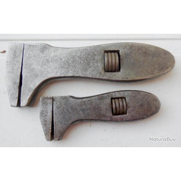 Deux clefs � molette anciennes