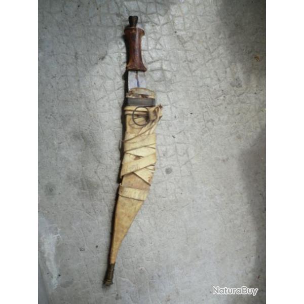 ANCIEN   POIGNARD    ART  ETHNIQUE  A DEFINIR