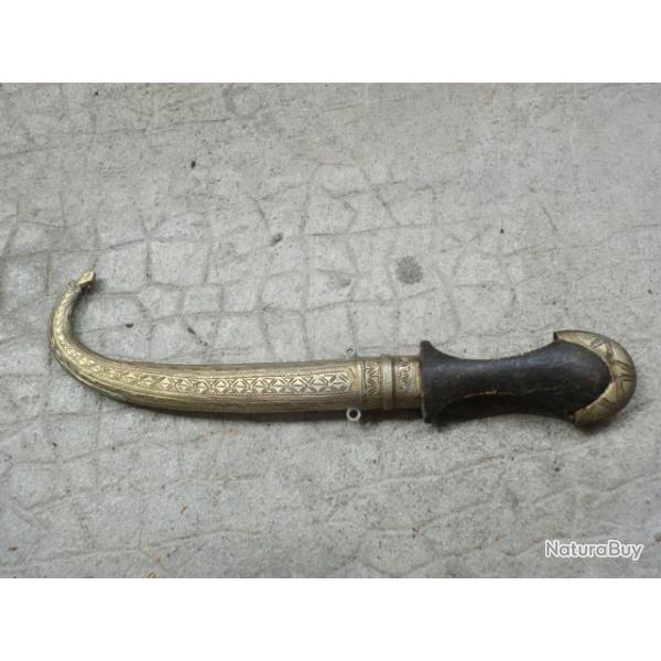 POIGNARD ETHNIQUE  AFRIQUE ORIENT  / MANCHE BOIS