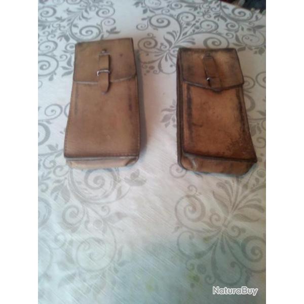 Lot de deux �tuis de chargeurs du PM :  MAT49  beiges,3 passants