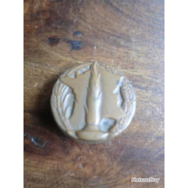 INSIGNE BOUTONNIERE COMITE DE LA FLAMME  DU SOLDAT INCONNU