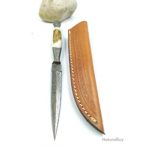 Couteau avec Lame Damas Manche en Os de Cerf Garde et pommeau de Damas et Etui en Cuir