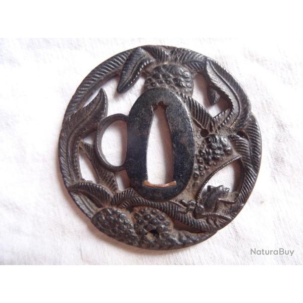 078) lot grand  tsuba en  fer pour katana , sabre ,  japonais , �poque d�but �do