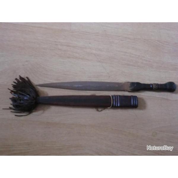 POIGNARD CHASSE  ETHNIQUE  A DEFINIR