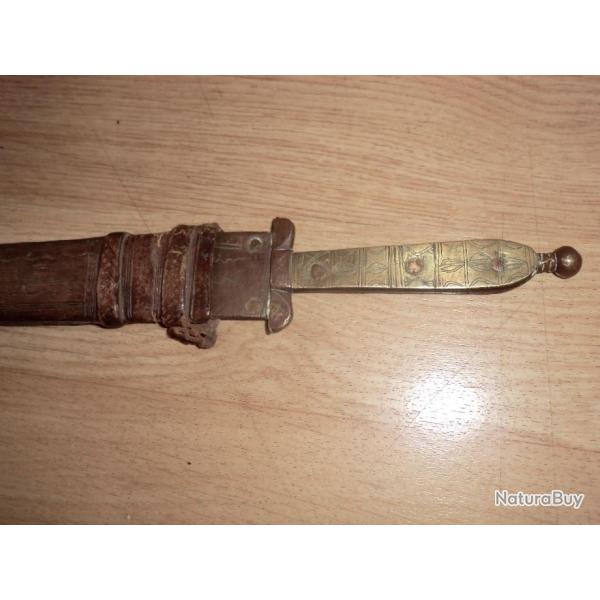 ANCIEN  POIGNARD  ETHNIQUE