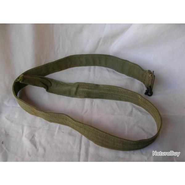 WW2/POSTWAR SANGLE MILITARIA EN TOILE KAKI AVEC UNE ATTACHE M�TAL LARGEUR 3 CM