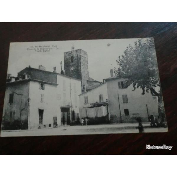 CP  dpt  83  ST RAPHAEL  PLACE DE LA REPUPLIQUE