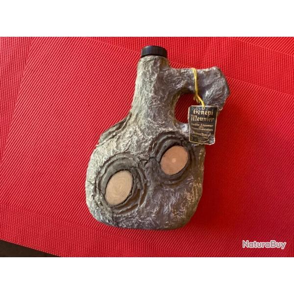 Bouteille de g�n�pi avec habillage fausse �corce, pas de prix de r�serve