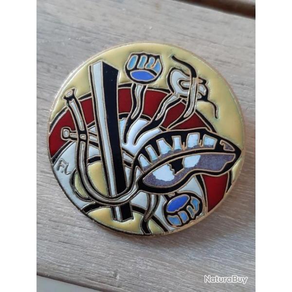 Fernand L�ger. Exceptionnelle insigne broche pendentif �maill� sign� de l'artiste. Bijou de qualit�.