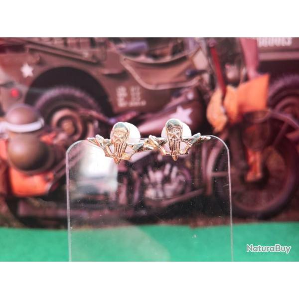 Lot de deux Insignes de col parachutiste sovi�tique russe - Largeur :20 mm Hauteur : 12 mm  4a.