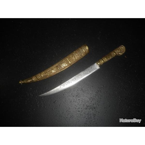 BEAU COUTEAU DES BALKANS MILIEU DU XX SIECLE, LAME GRAVEE, POUR COLLECTION