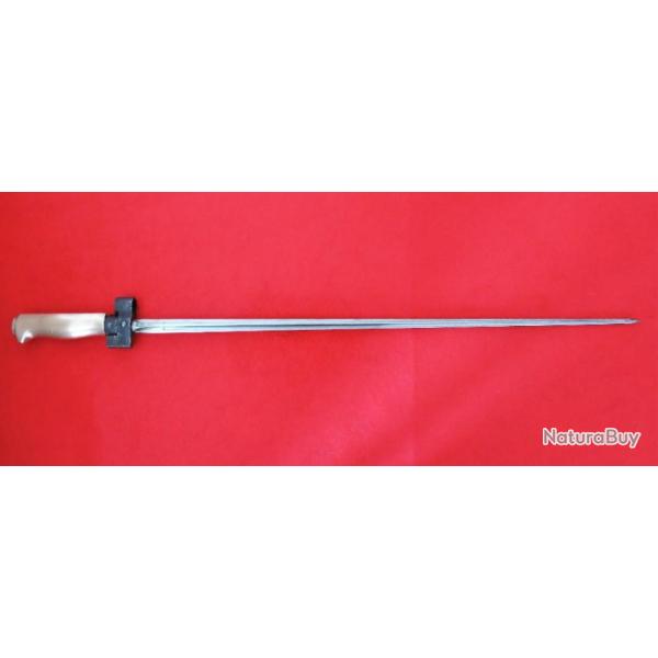 66 - Ba�onnette Lebel mod�le 1886-15. Poign�e en laiton avec fourreau.