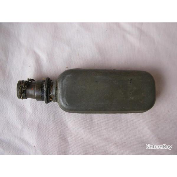 WW1/2 FRANCE BURETTE/HUILER FRANCAISE MILITAIRE  AVEC CHANE SANS MARQUAGE