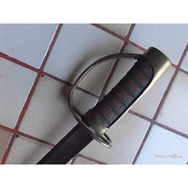 Sabre d'officier subalterne  p�riode r�volutionnaire  fin XVIII*, debut XIX*. Si�cle.