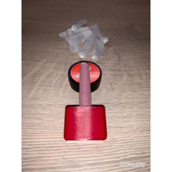 Mandrin rouge pour confectionner les �tuis en papier combustible des armes � percussion en 31