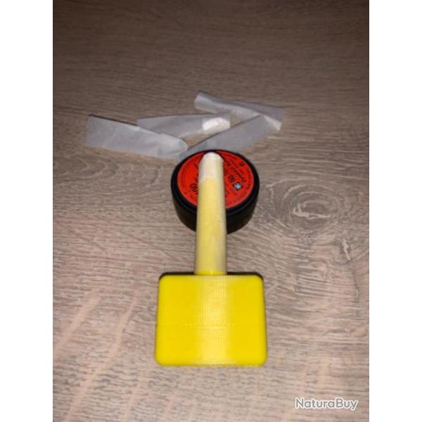 Mandrin jaune pour confectionner les �tuis en papier combustible des armes � percussion en 31