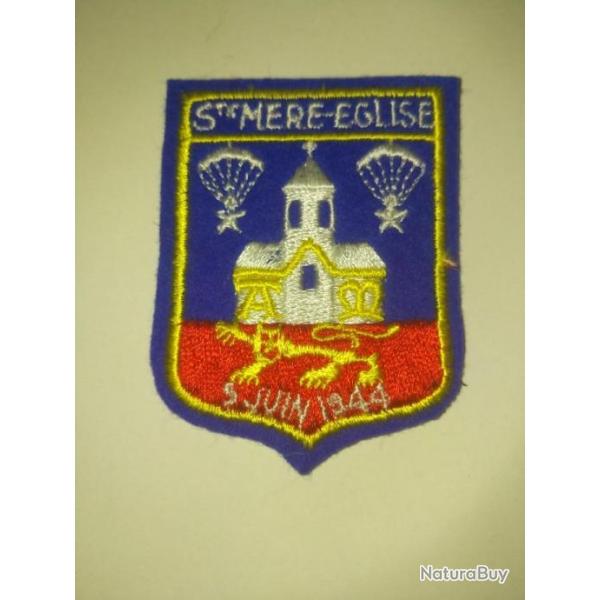 �cusson tissu brod� : "Sainte M�re �glise" (france)