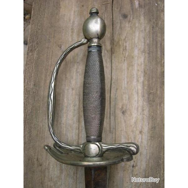 Tr�s belle �p�e  de sous Officier de Garde du corps du Roi ( Louis XVIII ),sans fourreau.
