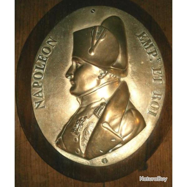 BUSTE EN MEDAILLON DE NAPOLEON Ier, EMPEREUR ET ROI