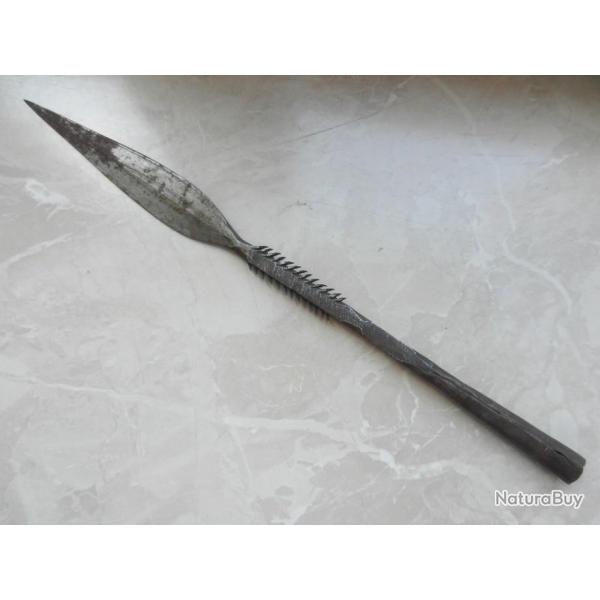 beau fer de lance sagaie africaine ancien