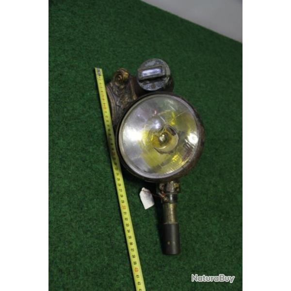 PHARE DE VEHICULE MILITAIRE  AMOVIBLE ET SON  BLACK -OOT  1939 / 1945  W W 2