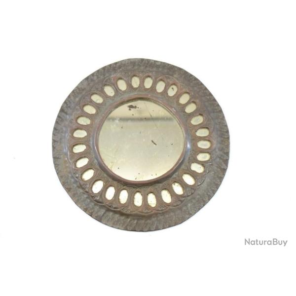 Ancien petit miroir marocain en laiton repouss�. Rond. D�coration murale Afrique; sign�