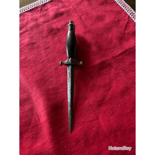 DAGUE ANCIENNE pique couille ou de courtoisie
