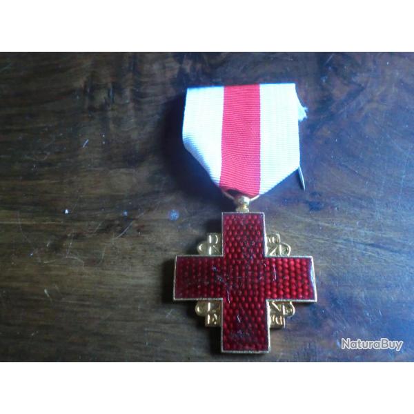 medaille  couleur or   recompense  de la croix rouge