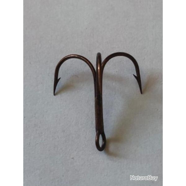 26 hame�on triple n 4 ref 555  bronz� mustad  p�che carnassier