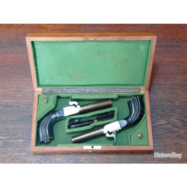 Paire de pistolets � percussion � coffre de poche - � balle forc�e cal 11,5 mm ou .44 - TBE