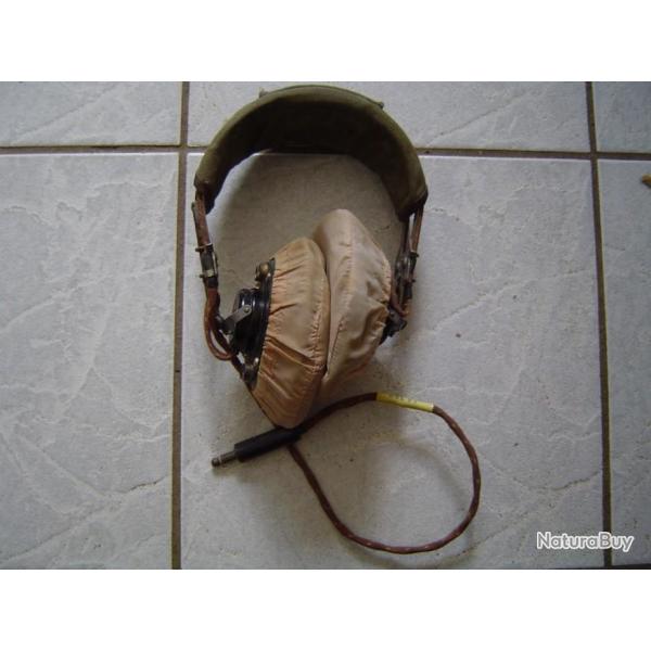 Ancien casque militaire avec couteurs et prise radio (pilote?) STTA SOPOS