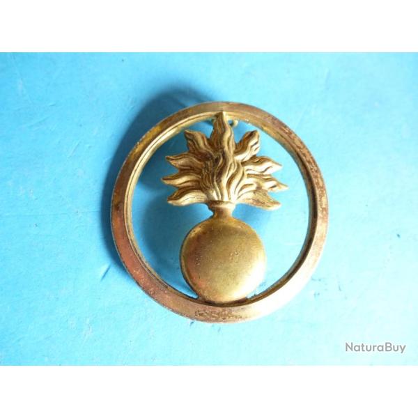 T INSIGNE DE BERET GRENADE