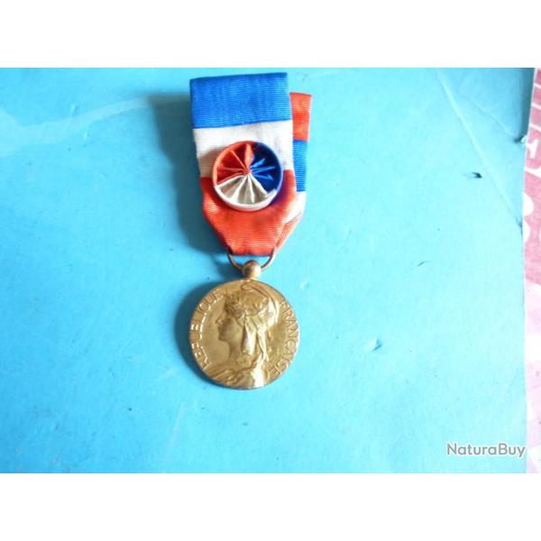 MO MEDAILLE D OR DU TRAVAIL ET INDUSTRIE