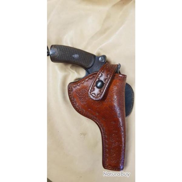 Holster en cuir revolver 8mm modle 1892 Fran�ais droitier ou gaucher sur demande couleur bordeaux