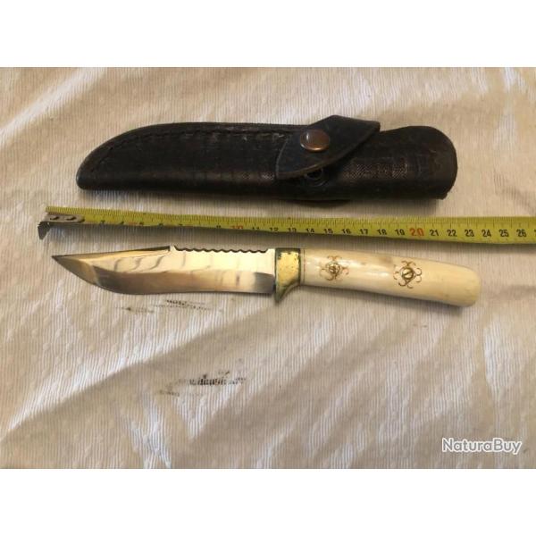 tres beau couteau afrique