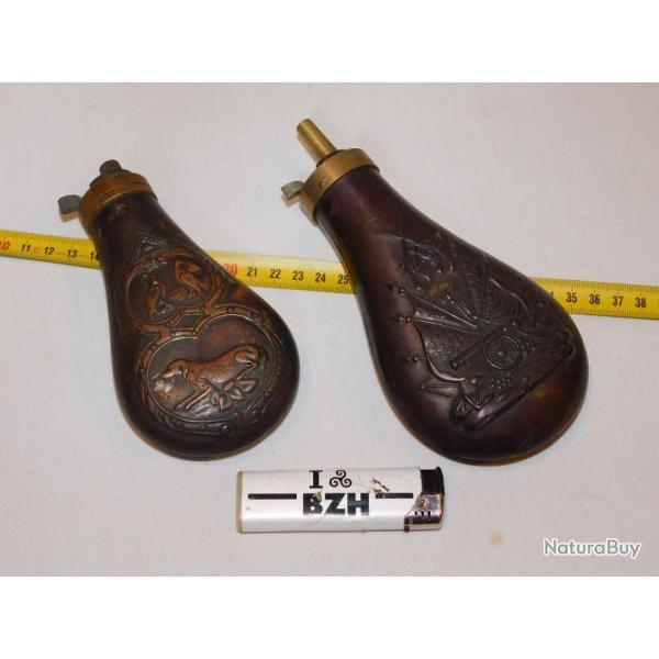 LOT 2 POIRES   POUDRE EN CUIVRE ET LAITON  ...........